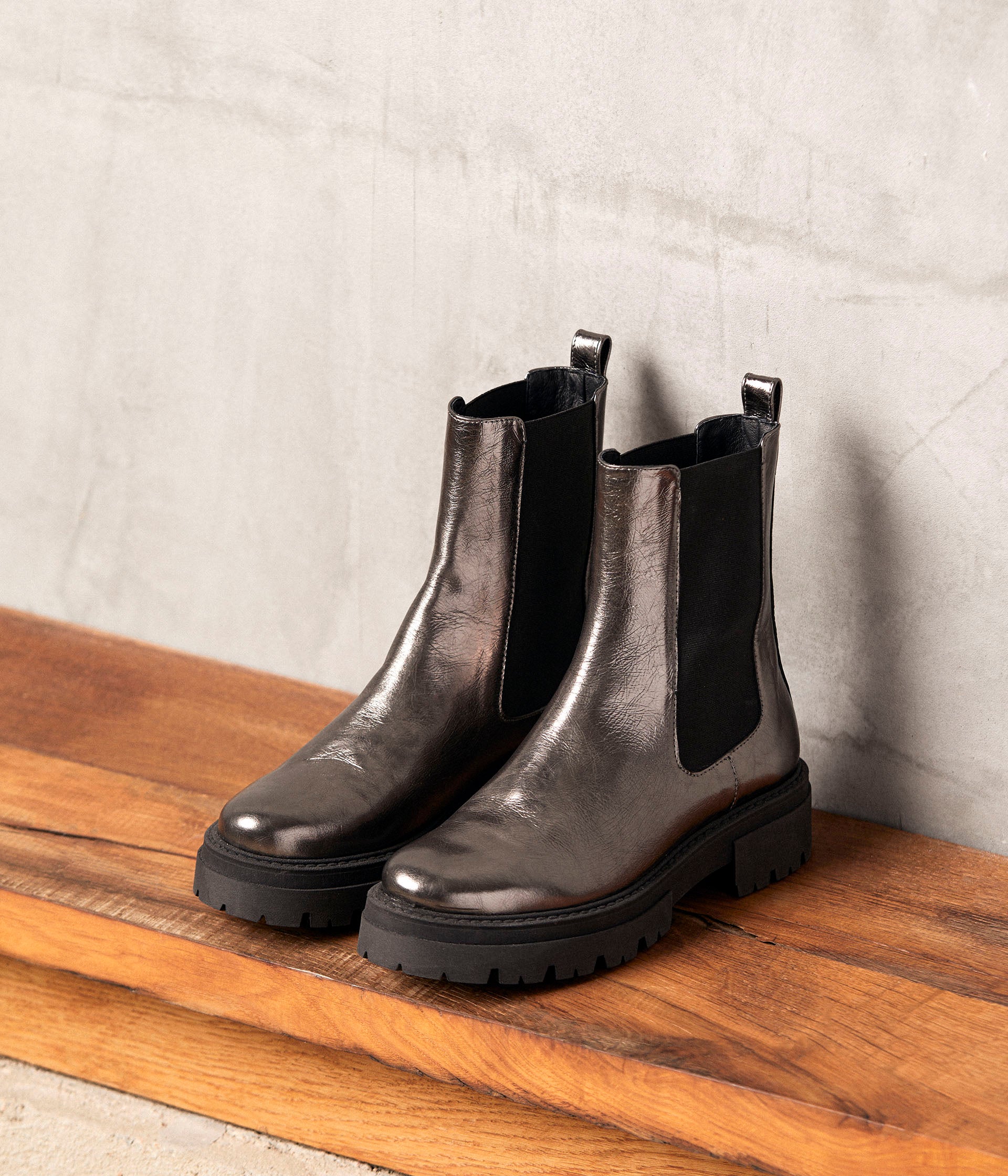 Metallic chelsea boots womens deals