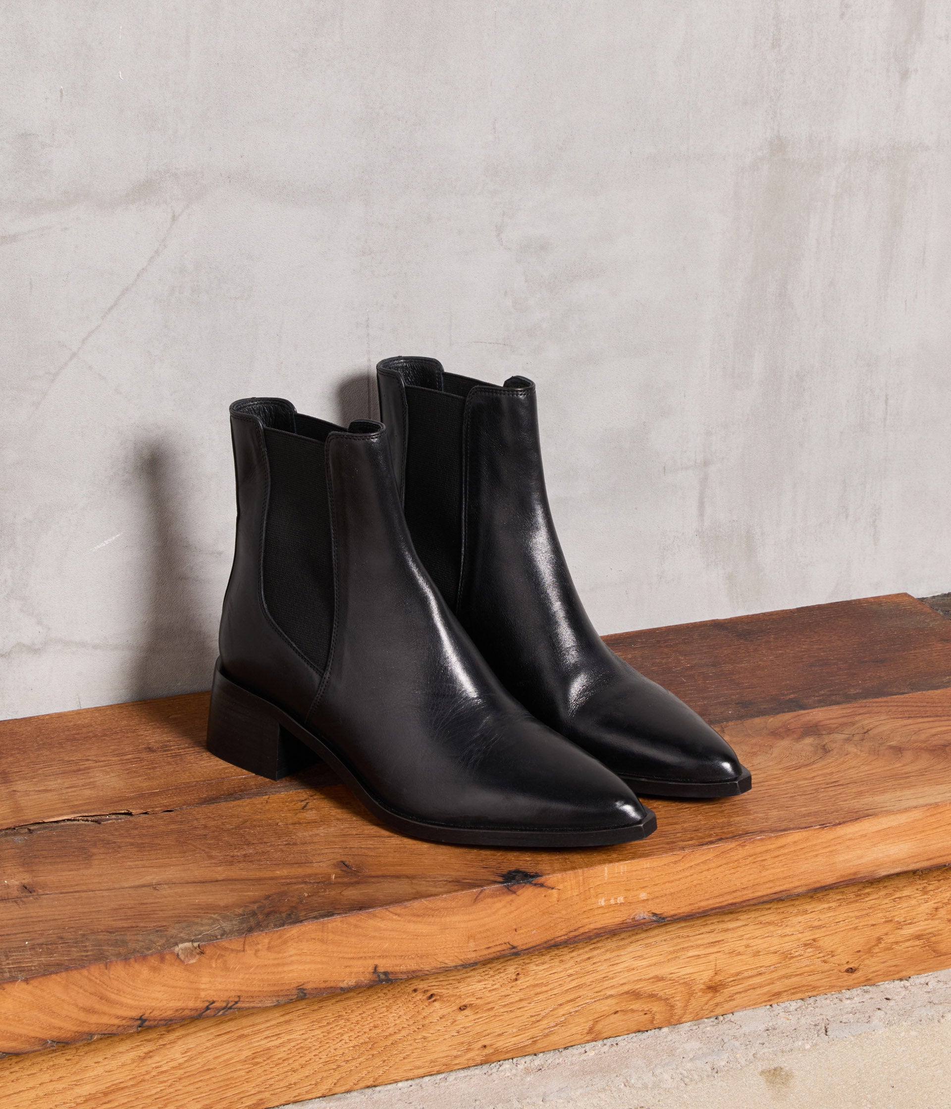 Luna black pointed ankle boots