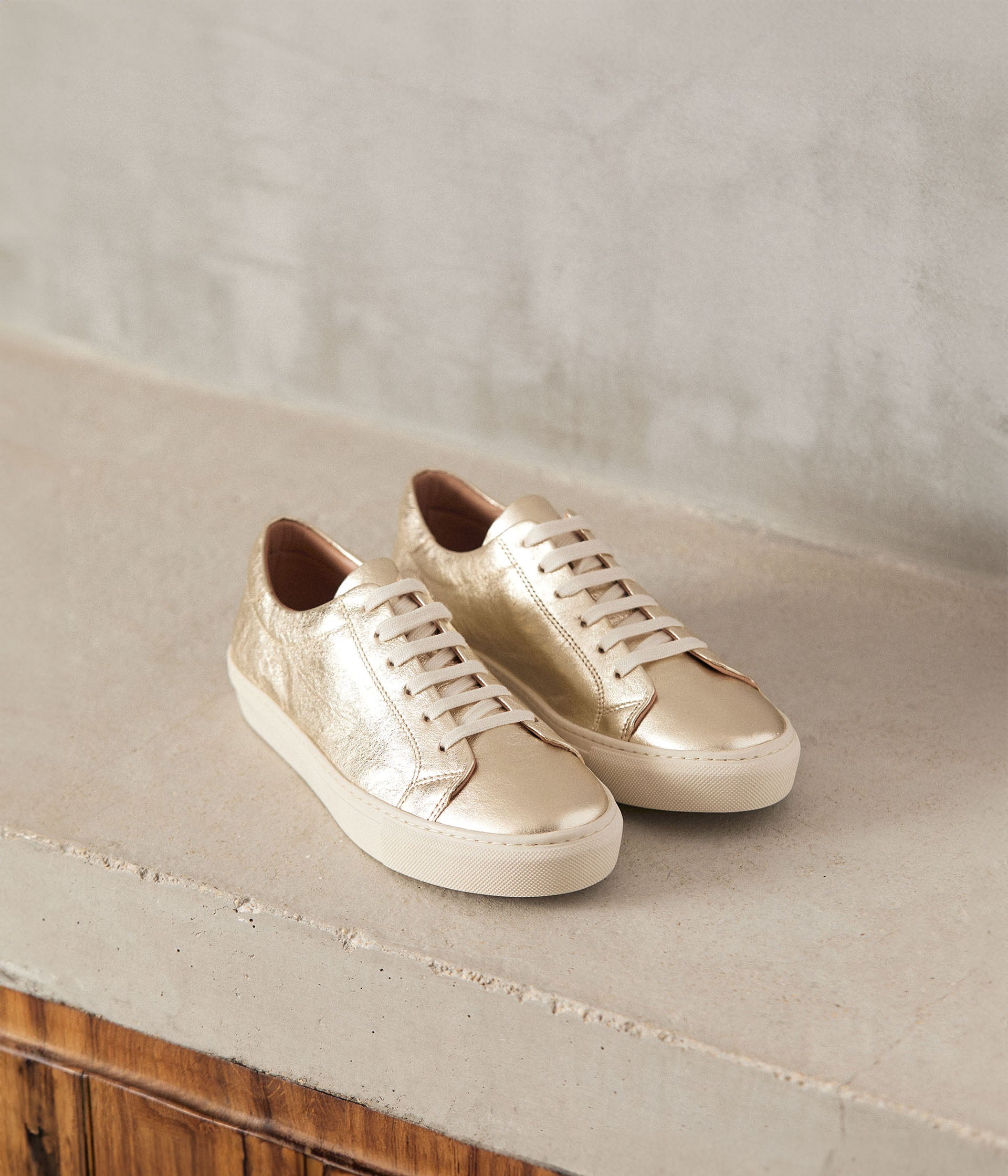 Mellow yellow sneakers deals